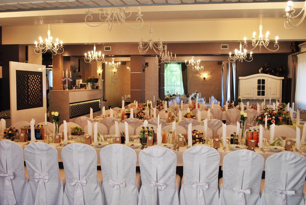 Dwa Bratanki Hotell Rzeszów Exteriör bild